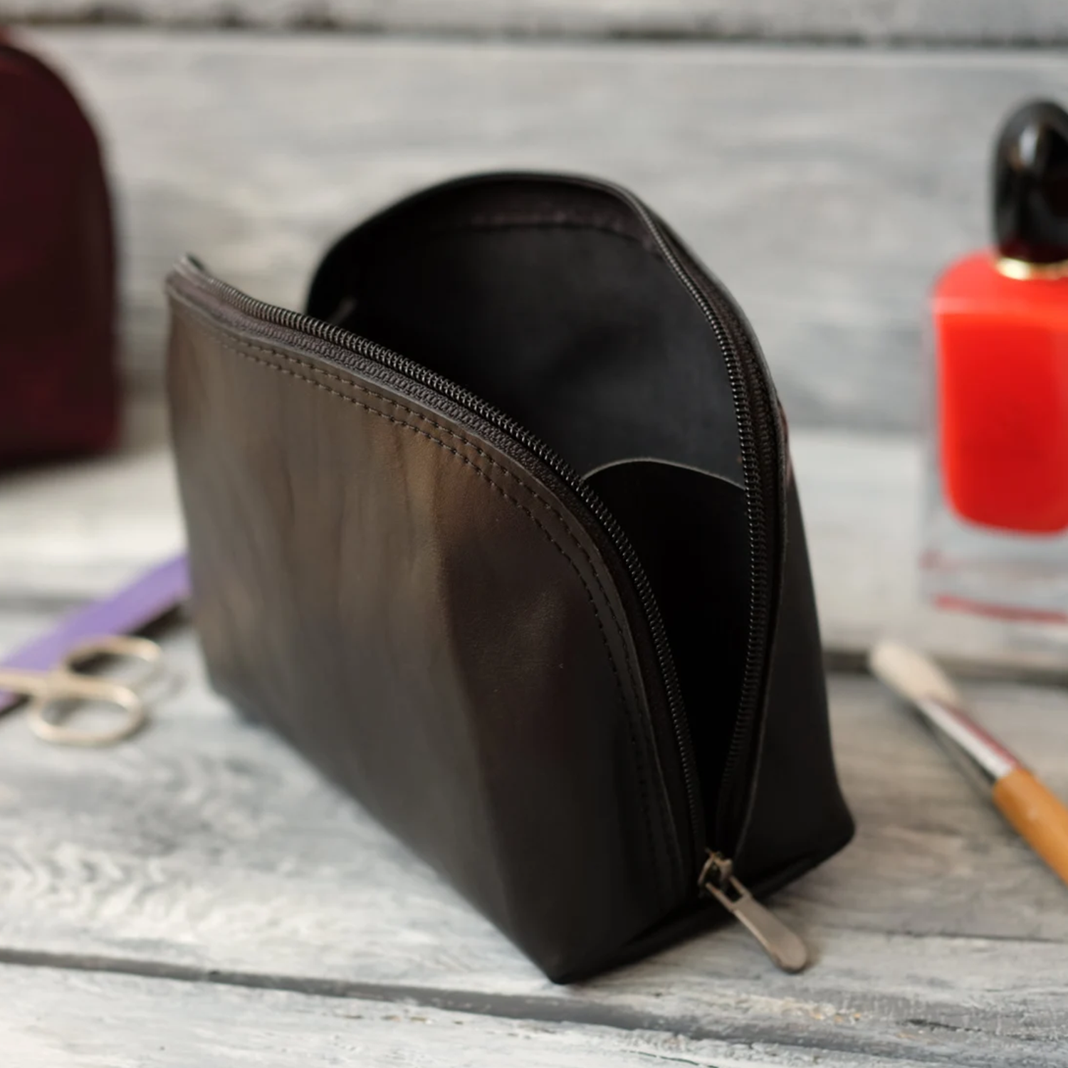 Grain Curved Dome Toiletry Pouch With Full Arch Metallic Zipper, Flat Rectangular Pull Tab And Built-In Divider Lined Interior